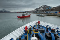 Leaving Longyearbyen / Longyearbyen, the main settlement in Svalbard